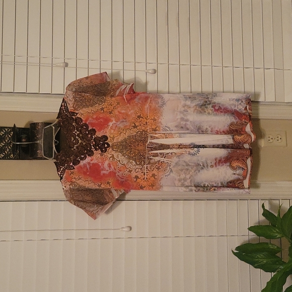 Woman size medium  Sleeveless top - Picture 2 of 2